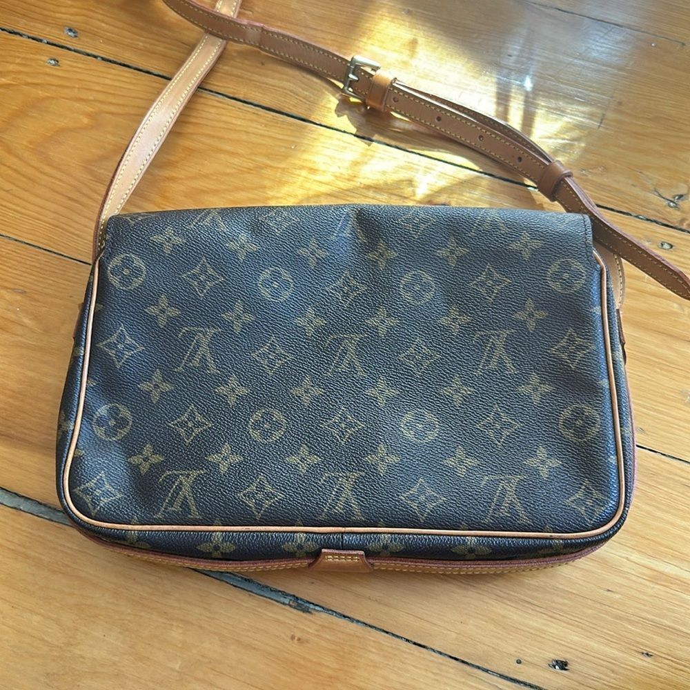 Authentic Vintage Louis Vuitton Saint Germain 28 - Picture 3 of 16